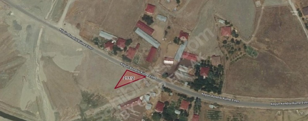 MABEL'DEN GÜNEBAKAN KÖYÜ CADDE ÜZERİ 582 M2 SATILIK SULU TARLA